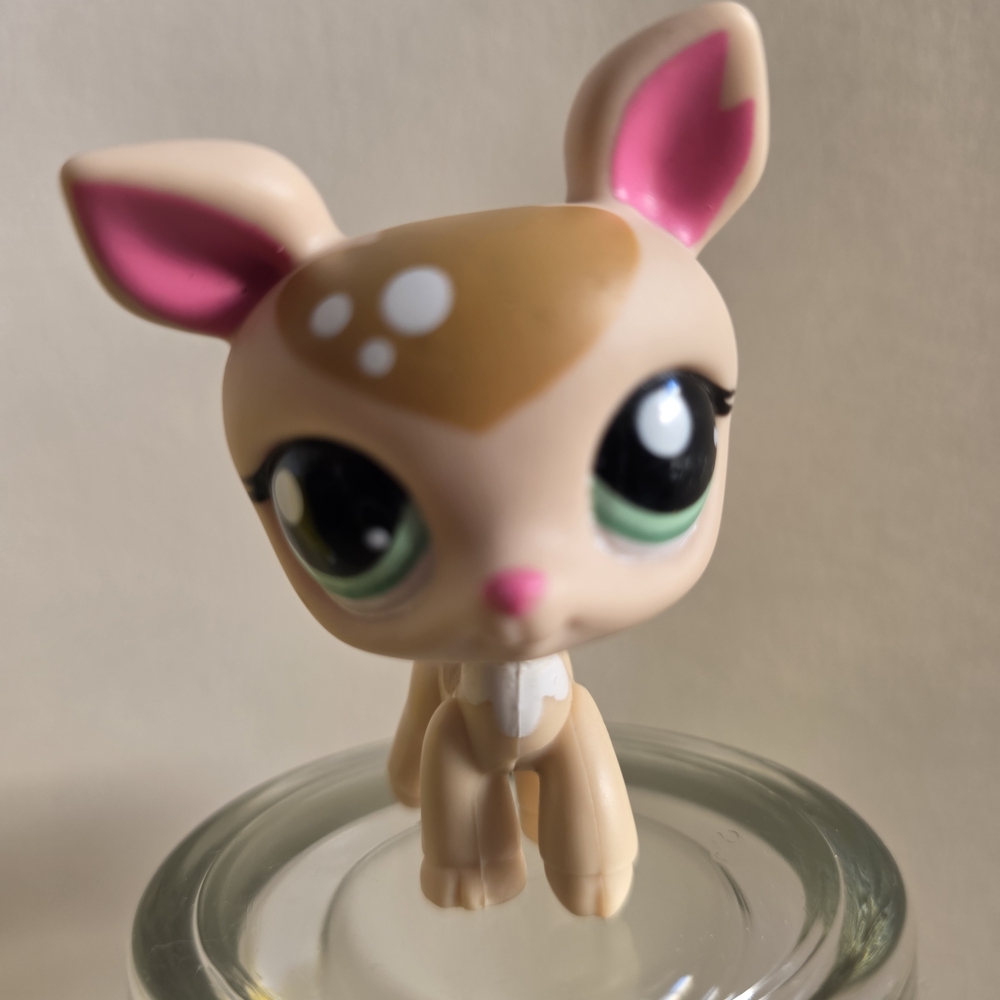 Littlest Pet Shop 2486 LPS Authentic Tan White Spotted Deer Pink Nose Green Eyes